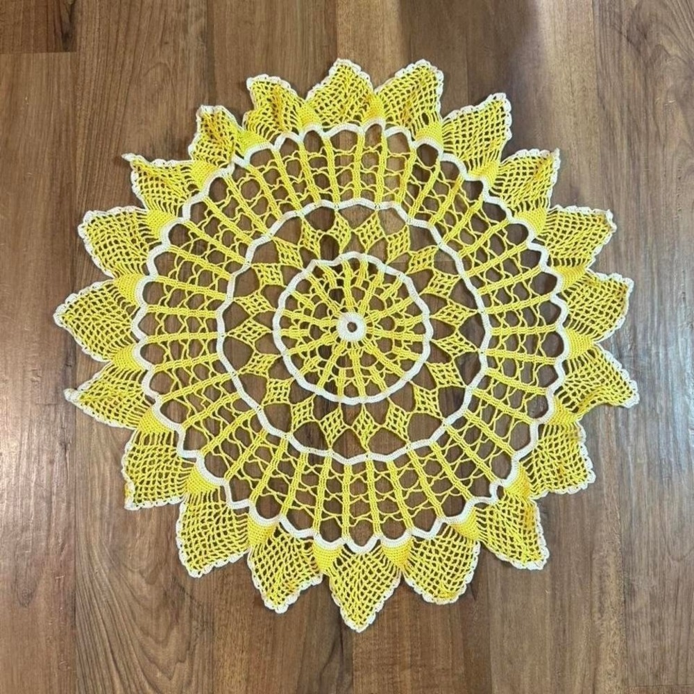 Yellow crochet sunflower doily with white trim‎ 2 ft wide • 26" handmade